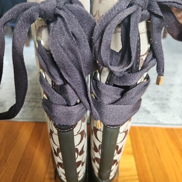 Coach Tristee Rubber Rain Boots Brown/Khaki Signature Lace Up Back Size 8 EUC - Picture 5 of 16